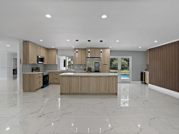 11811 NW 5th Ct, Plantation FL 33325