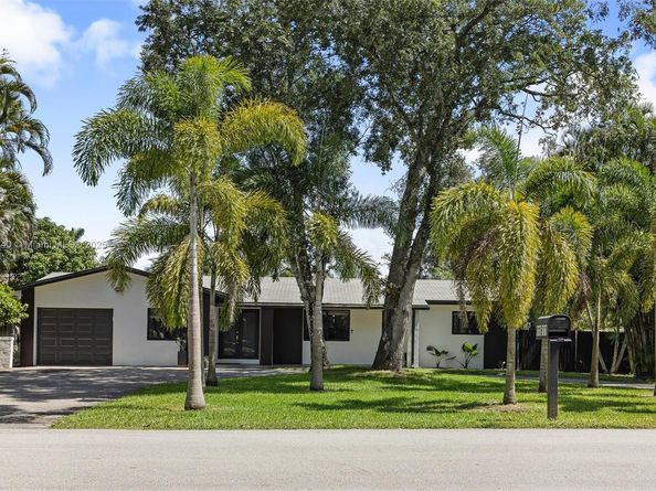 11811 NW 5th Ct, Plantation FL 33325