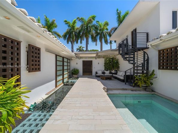 3220 Chase Ave, Miami Beach FL 33140