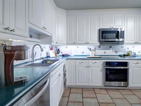 9929 NW 49th Ter, Doral FL 33178