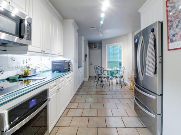 9929 NW 49th Ter, Doral FL 33178