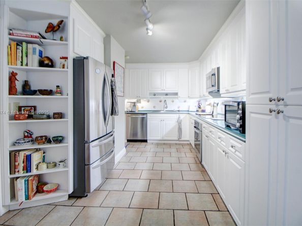 9929 NW 49th Ter, Doral FL 33178