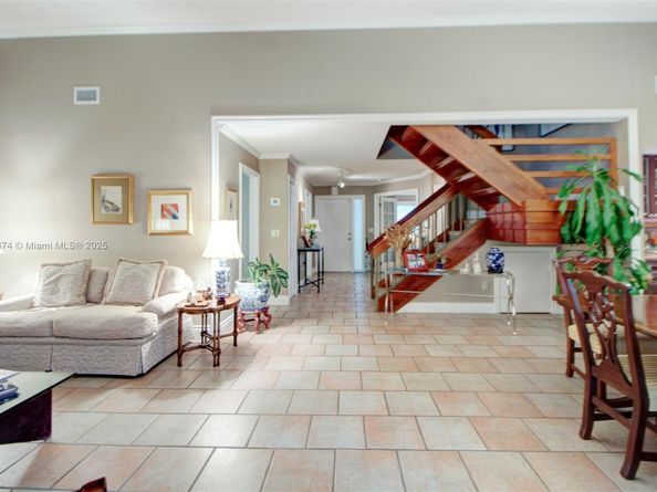 9929 NW 49th Ter, Doral FL 33178