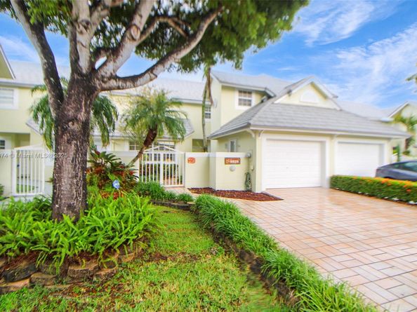 9929 NW 49th Ter, Doral FL 33178