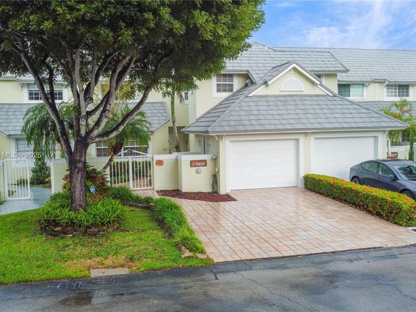 9929 NW 49th Ter, Doral FL 33178