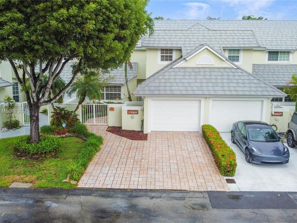 9929 NW 49th Ter, Doral FL 33178