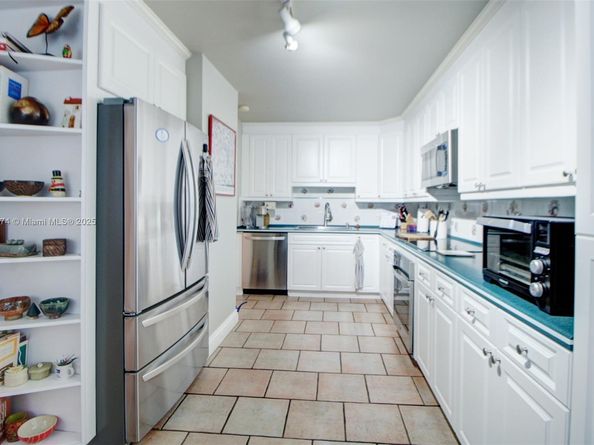 9929 NW 49th Ter, Doral FL 33178