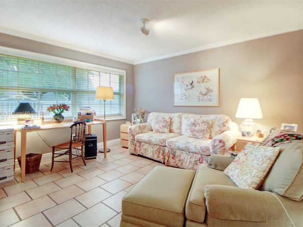 9929 NW 49th Ter, Doral FL 33178