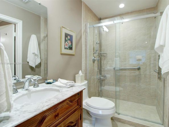 9929 NW 49th Ter, Doral FL 33178