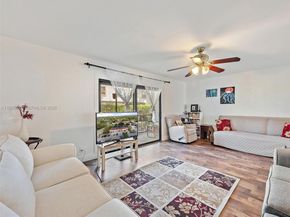 9445 NW 42nd St, Sunrise FL 33351