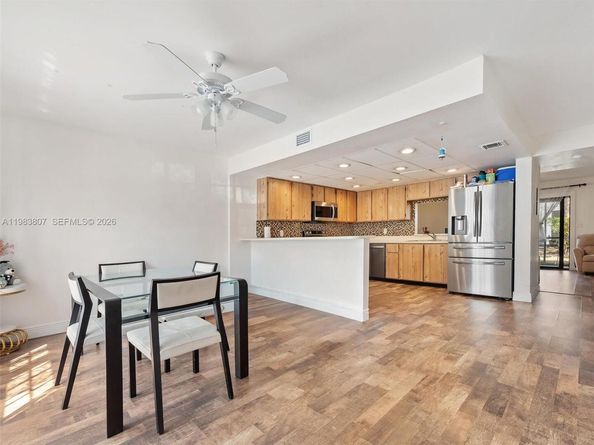 9445 NW 42nd St, Sunrise FL 33351