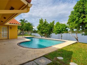 6255 Hawkes Bluff Ave, Davie FL 33331