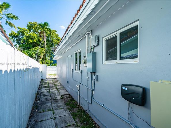 1730 NE 9th Ave, Fort Lauderdale FL 33305