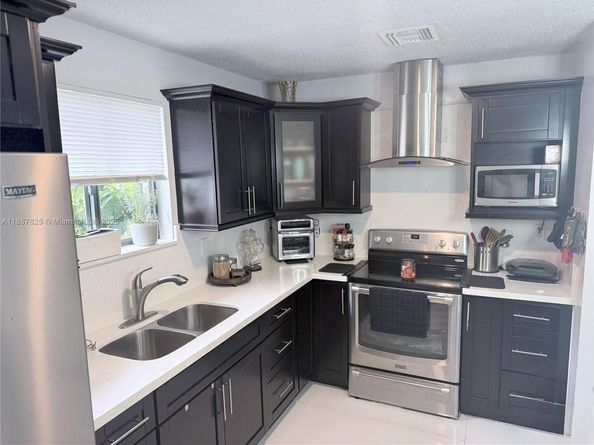 2150 NW 43rd St, Miami FL 33142