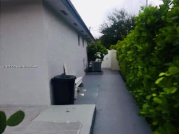 2150 NW 43rd St, Miami FL 33142