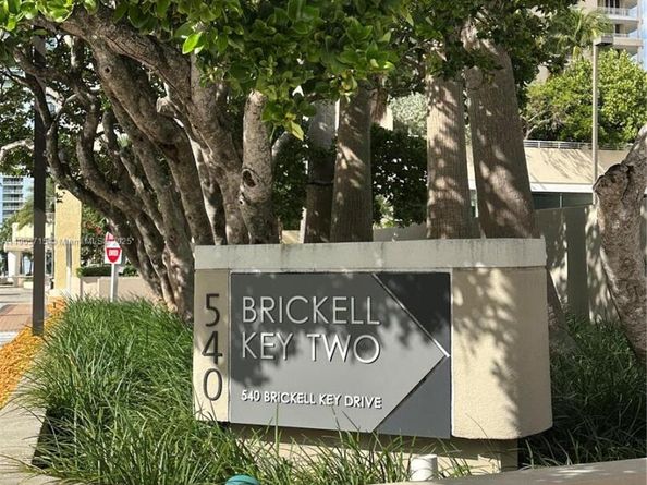 540 Brickell Key Dr 1706, Miami FL 33131