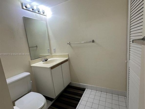 540 Brickell Key Dr 1706, Miami FL 33131