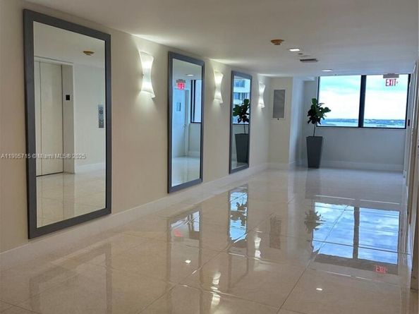 540 Brickell Key Dr 1706, Miami FL 33131
