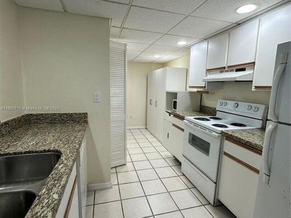 540 Brickell Key Dr 1706, Miami FL 33131