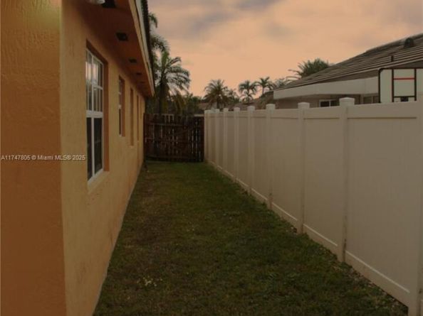 9454 SW 166th Ct, Miami FL 33196