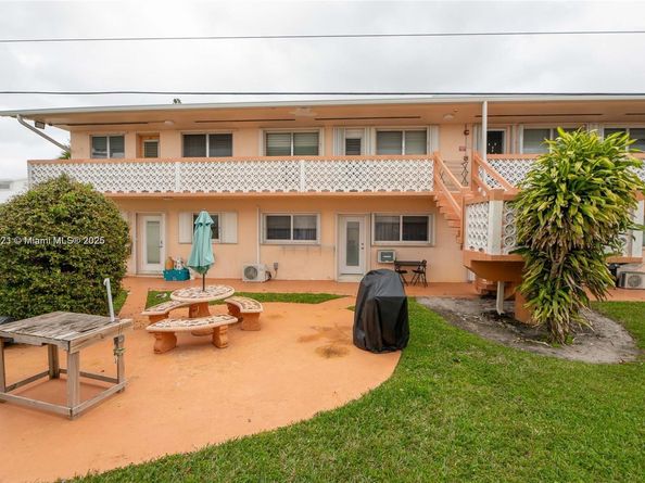 900 SW 11th Ave 15C, Hallandale Beach FL 33009