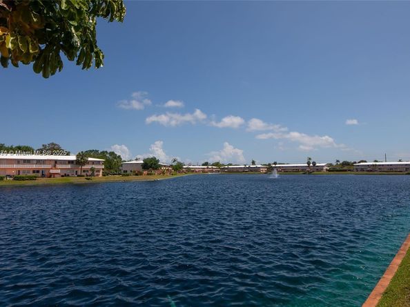 900 SW 11th Ave 15C, Hallandale Beach FL 33009