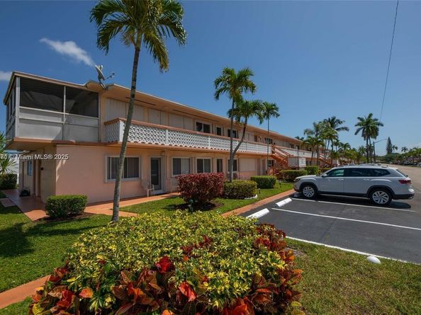 900 SW 11th Ave 15C, Hallandale Beach FL 33009