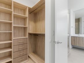 529 SW 11th St 303, Miami FL 33129