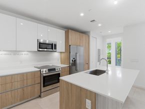 529 SW 11th St 303, Miami FL 33129