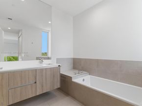 529 SW 11th St 303, Miami FL 33129