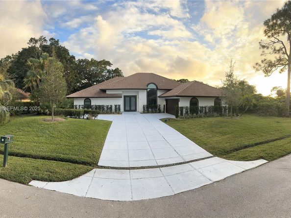 2 Alnwick Rd, Palm Beach Gardens FL 33418