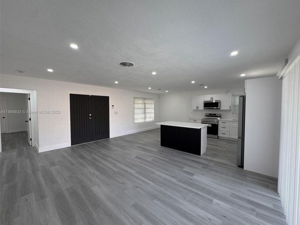 275 NE 173rd St, North Miami Beach FL 33162