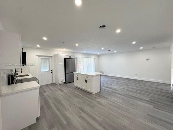 275 NE 173rd St, North Miami Beach FL 33162
