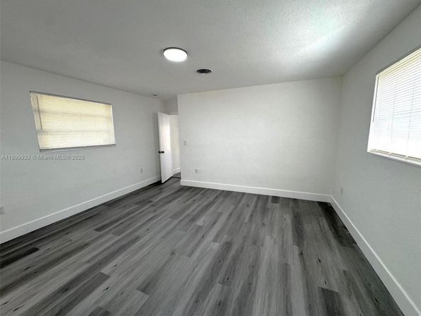 275 NE 173rd St, North Miami Beach FL 33162