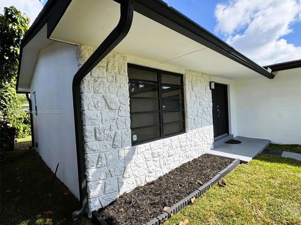 275 NE 173rd St, North Miami Beach FL 33162