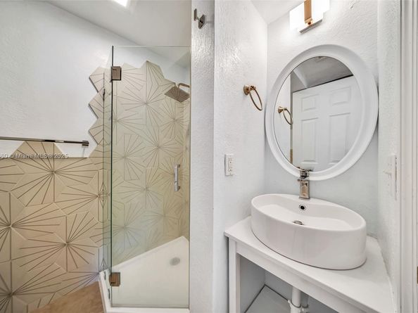 2814 SW 27th Street A, Miami FL 33133