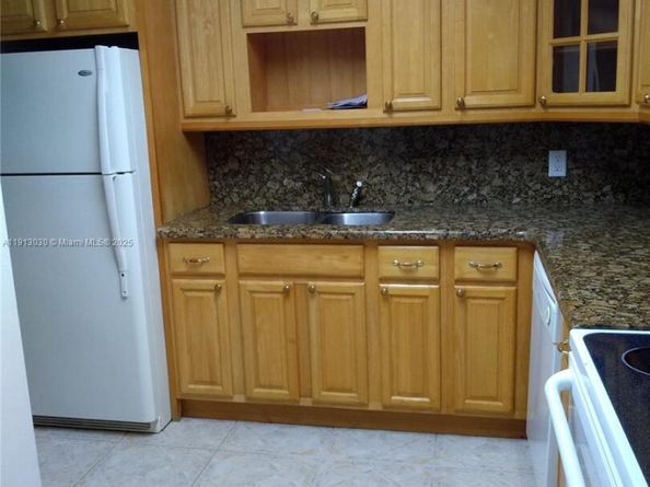 2025 NE 164th St 806, North Miami Beach FL 33162