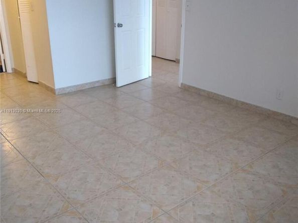 2025 NE 164th St 806, North Miami Beach FL 33162