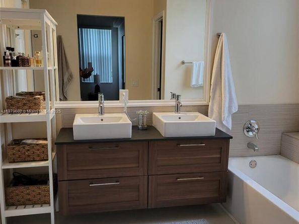 1569 Winterberry Ln, Weston FL 33327