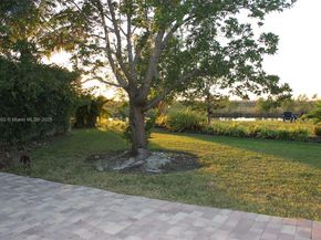 1569 Winterberry Ln, Weston FL 33327