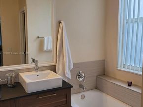 1569 Winterberry Ln, Weston FL 33327
