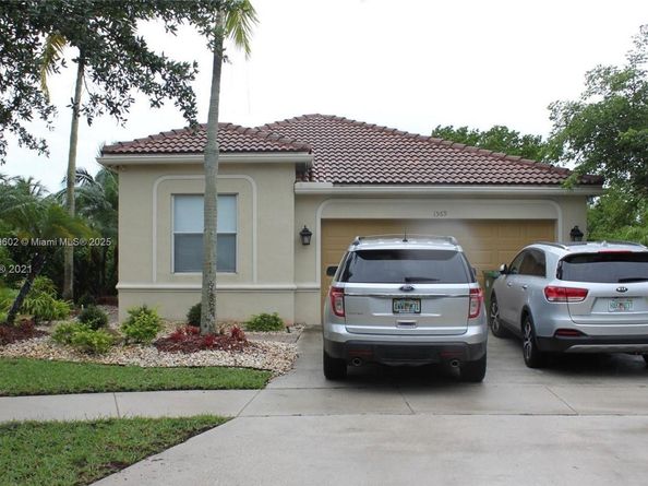 1569 Winterberry Ln, Weston FL 33327