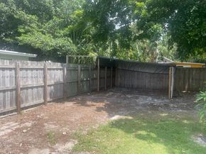 1041 NE 35th St, Oakland Park FL 33334