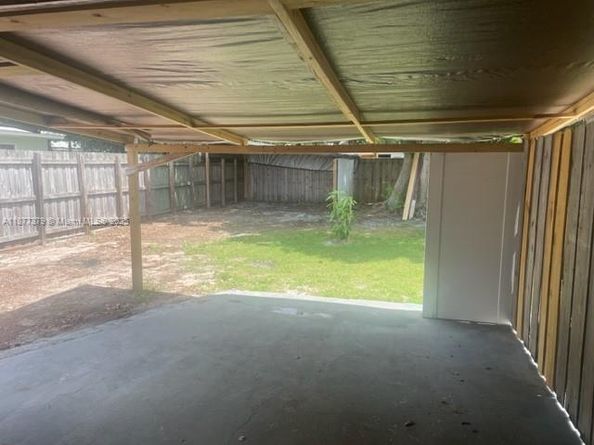1041 NE 35th St, Oakland Park FL 33334