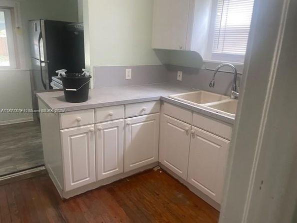 1041 NE 35th St, Oakland Park FL 33334