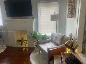 1041 NE 35th St, Oakland Park FL 33334