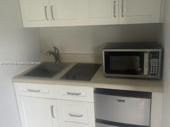 1041 NE 35th St, Oakland Park FL 33334