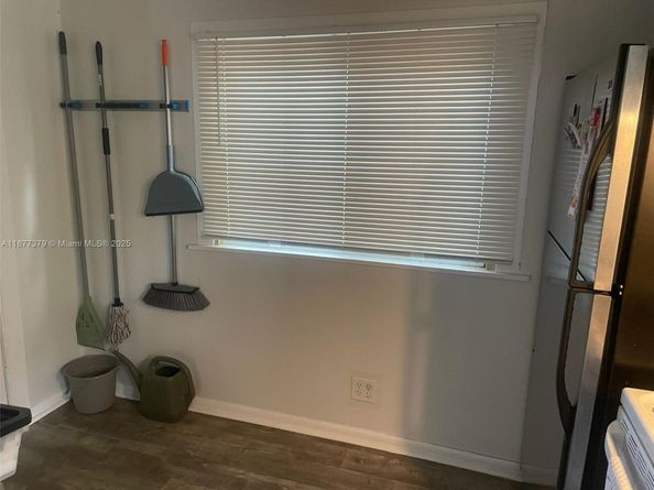 1041 NE 35th St, Oakland Park FL 33334