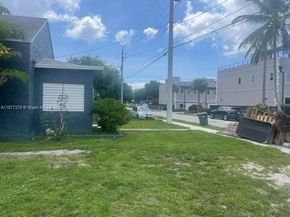 1041 NE 35th St, Oakland Park FL 33334