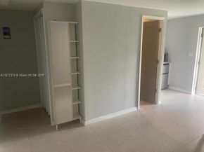 1041 NE 35th St, Oakland Park FL 33334